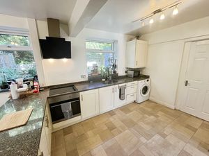 Kitchen- click for photo gallery